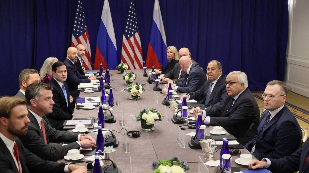 Lavrov a Rubio, kteří mají dojednat americko-ruský summit, si telefonovali